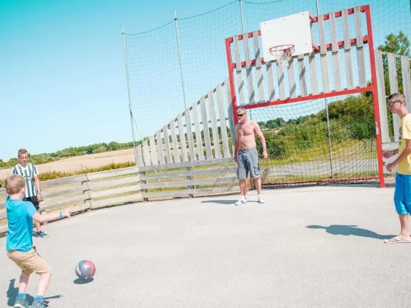 Fußballplatz auf dem Campingplatz Roan Le Domaine de Beaulieu