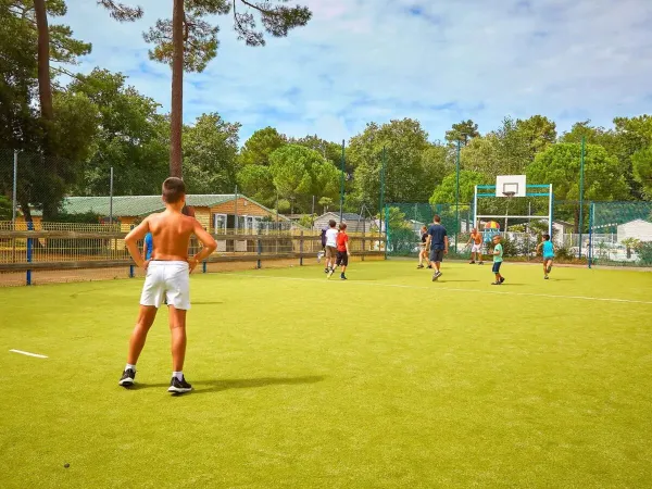 Multisportbereich auf dem Campingplatz Roan La Pinède.