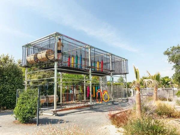 Neu ab 2024: anspruchsvolle Spielgeräte auf dem Campingplatz Domaine de La Yole in Roan.