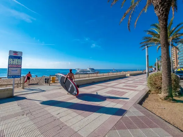 Surfen auf dem Roan-Campingplatz La Masia.