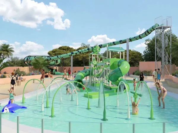 Der neue Wasserspielplatz und die Spacebowl-Rutsche werden 2025 auf dem Roan-Campingplatz Le Domaine du Clarys eröffnet.