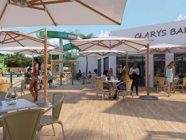 Die neue Poolbar im Jahr 2025 auf dem Roan-Campingplatz Le Domaine du Clarys.