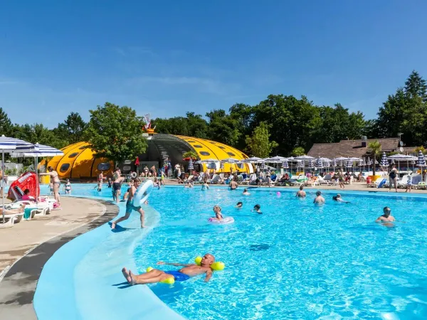 Das Freibad auf dem Campingplatz Roan hu Birkelt village.