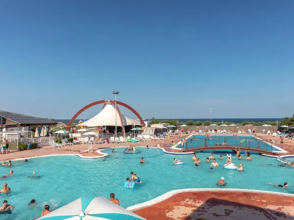 Schwimmbad auf dem Campingplatz Roan Spiaggia e Mare.
