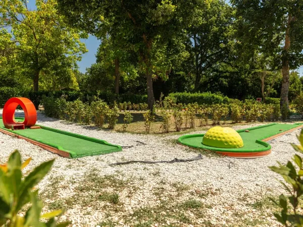 Minigolf auf dem Campingplatz Roan hu I Pini Dorf.