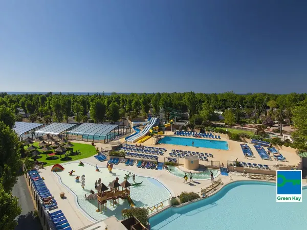 Übersicht über die Pools auf dem Campingplatz Roan Domaine de La Yole.