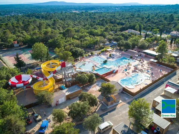 Übersicht Schwimmbad auf dem Roan Camping Du Verdon.
