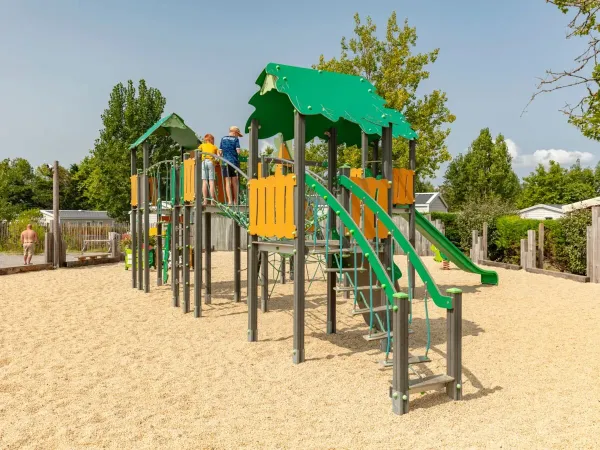 Spielplatz auf dem Campingplatz Roan Le Domaine de Beaulieu.