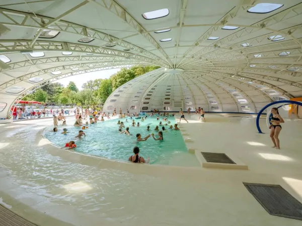 Hallenbad auf dem Campingplatz Roan hu Birkelt village.
