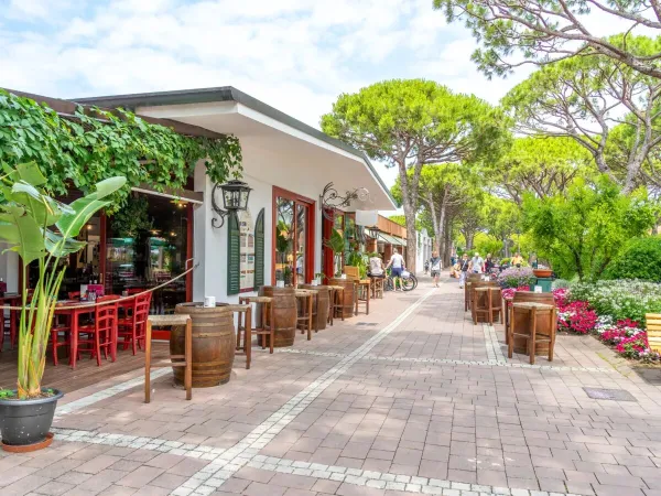 Eines der Restaurants des Campingplatzes Union Lido Mare in Roan.