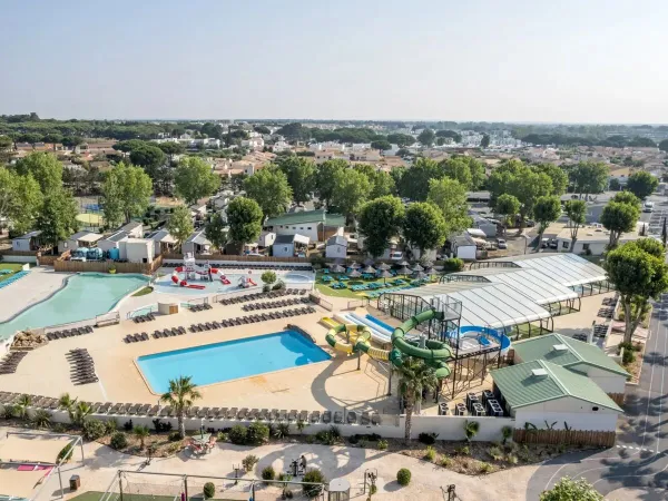 Übersicht über die Pools auf dem Campingplatz Roan Domaine de La Yole.
