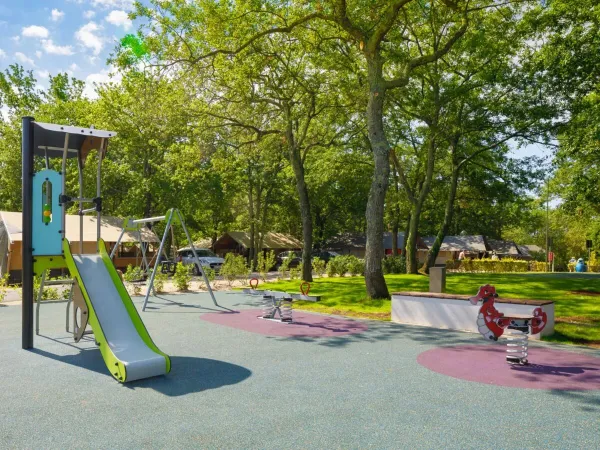 Einer der Spielplätze auf dem Spielplatz des Campingplatzes Roan in Bijela Uvala.