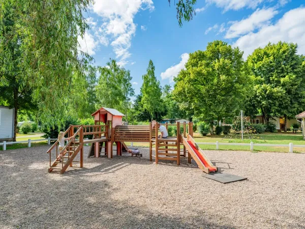 Spielplatz auf dem Campingplatz Roan de Bonnal.