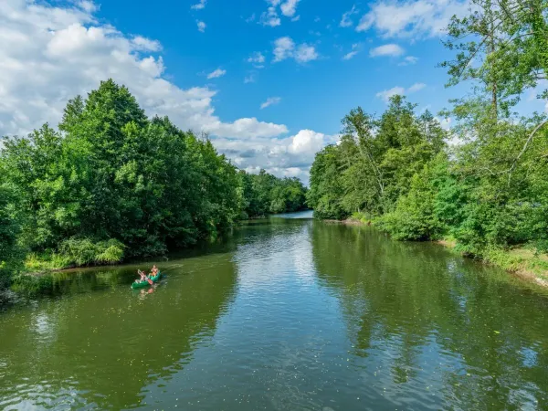 Kanufahren auf dem Fluss auf dem Campingplatz Roan Le Val de Bonnal.