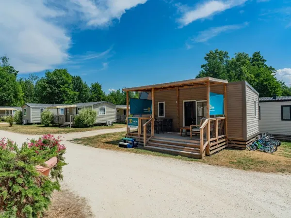 Das Mobilheim Roan reception auf dem Campingplatz Château de Galaure.