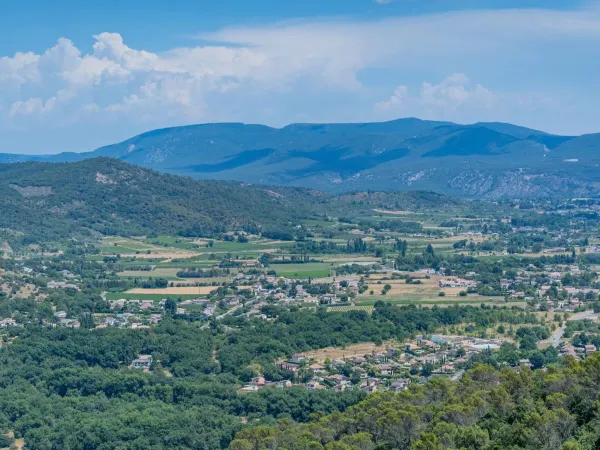 Roan Camping La Grand'Terre und Umgebung vom Berg Sampzon aus.