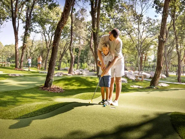 Minigolf auf dem Campingplatz Roan Valkanela.