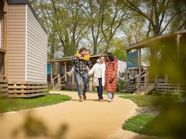 Sonniger Wintertag auf dem Roan-Campingplatz Marvilla Parks Kaatsheuvel.