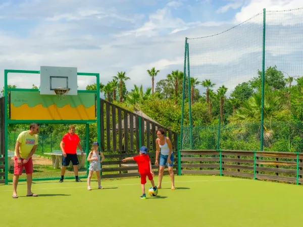 Mehrzweck-Sportplatz auf dem Campingplatz Roan Arinella Bianca