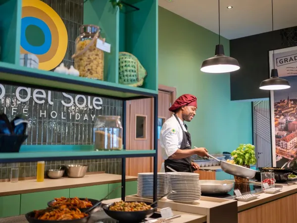 Blick in die Küche des Roan-Campingplatzes Tanuta Primero.