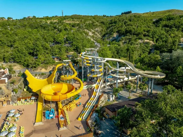 Die spektakulären Rutschen auf dem Campingplatz Roan Le Pommier.