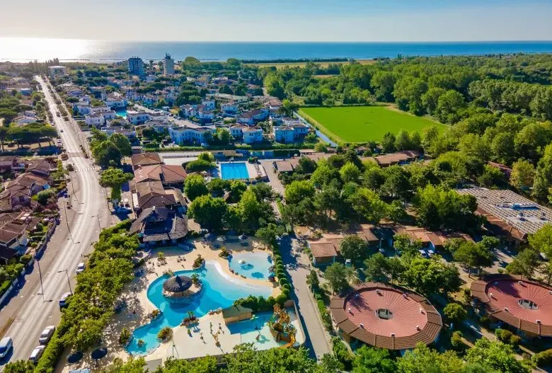 Luftaufnahme des Roan-Campingplatzes Tahiti.