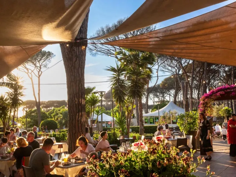 Restaurant in Roan hu Fabulous village.