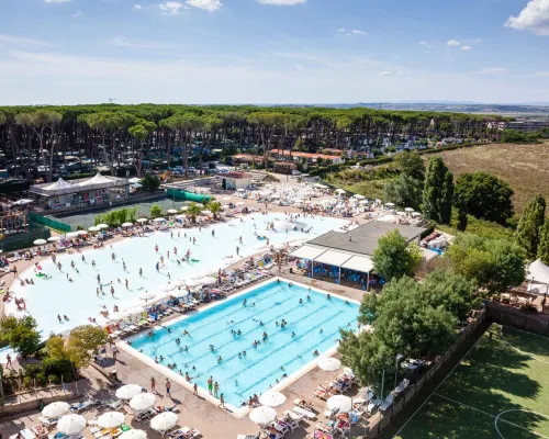 Übersicht Pool in Roan hu Fabulous village.