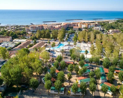 Übersicht der Unterkünfte und Pools auf dem Campingplatz Roan Le Napoléon