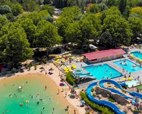 Übersicht der Schwimmbäder auf dem Campingplatz Roan de Galaure.