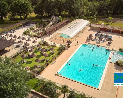 Übersicht über das Schwimmbad des Roan camping Verdon Parc.