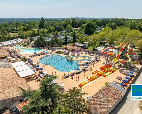Wasserpark auf dem Campingplatz Roan Château de Fonrives.