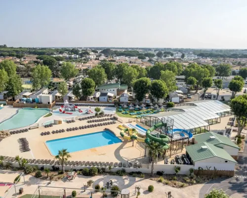 Übersicht über die Pools auf dem Campingplatz Roan Domaine de La Yole.