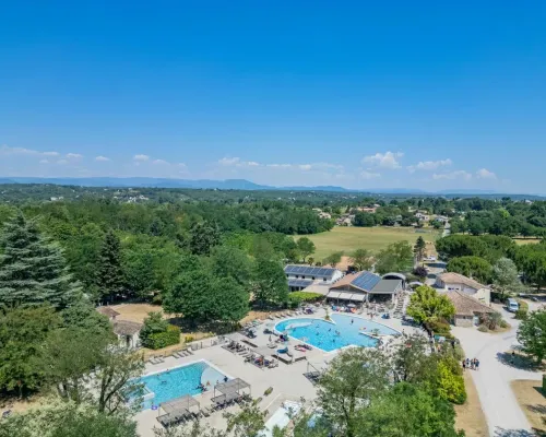 Übersicht Pool des Campingplatzes Roan La Grand Terre.