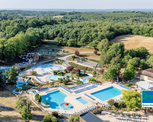 Neue Rutsche und Rennrutsche auf dem Campingplatz Saint Avit Loisirs in Roan.